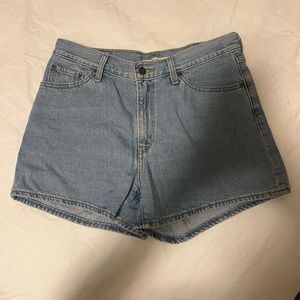 Women’s Levi’s 80’s mom shorts